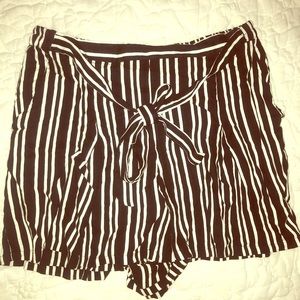 Black Striped 🤍🖤 Shorts